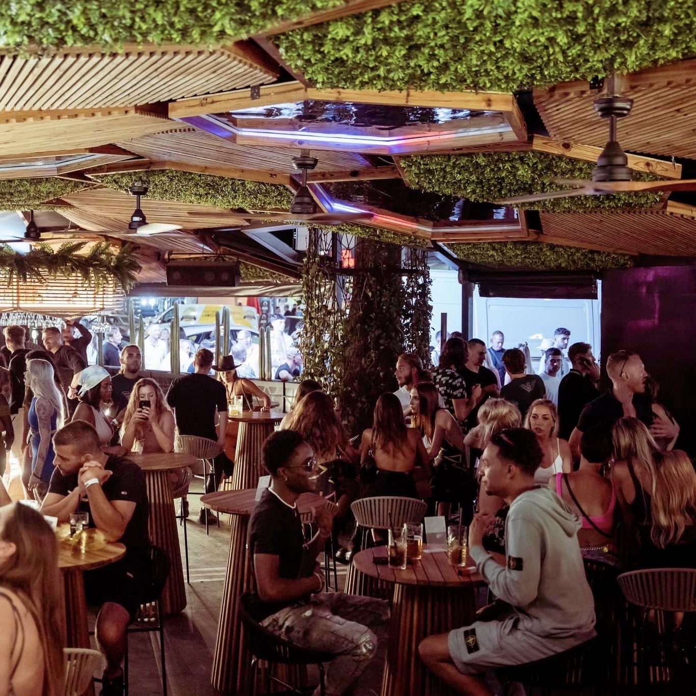 Tantra — Bar in Playa d'en Bossa, Ibiza